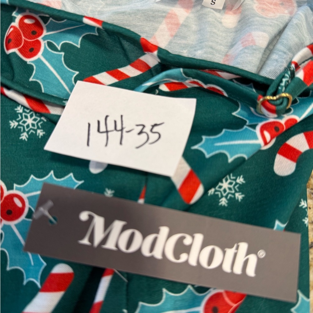 Breakfast for Dinner Candy Cane Holly Christmas chamise SZ SM - Picture 10 of 11